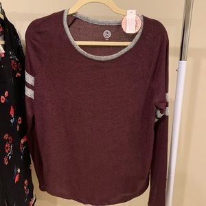 Women’s Top. Long sleeve. Maroon. Medium